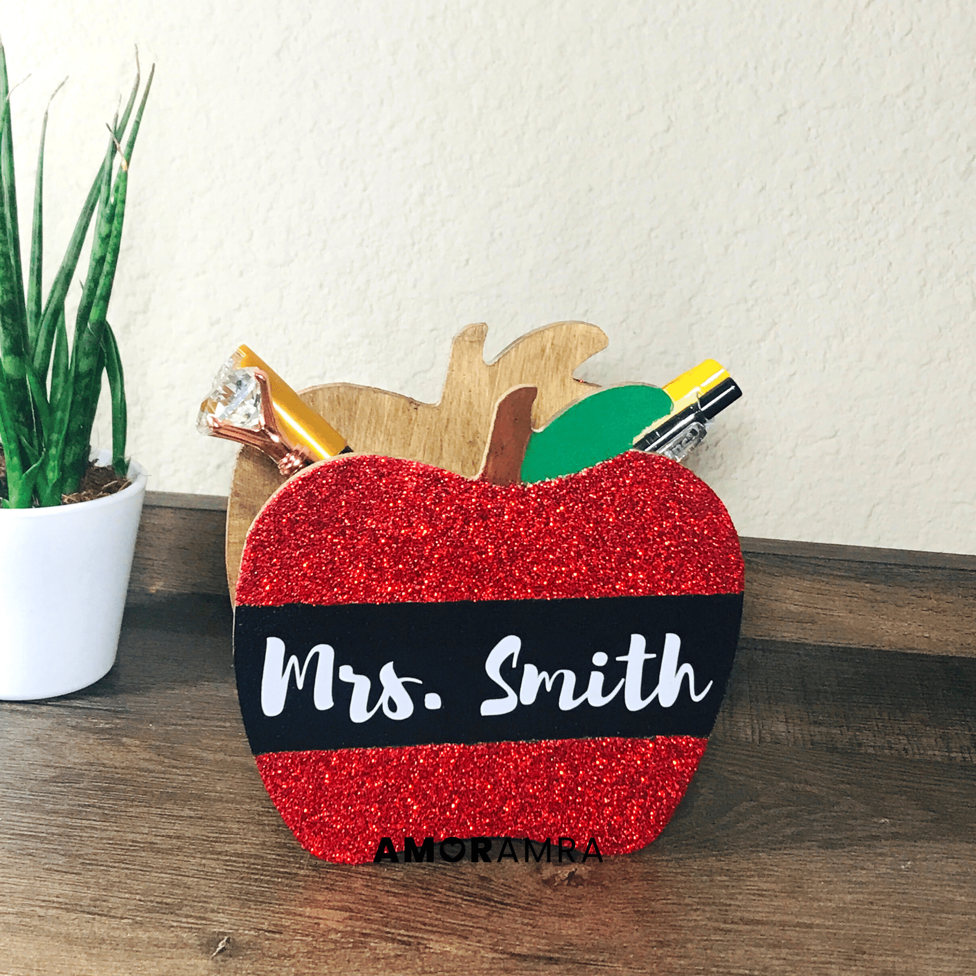 Personalized Apple Name Pen Holder - Amor Amra